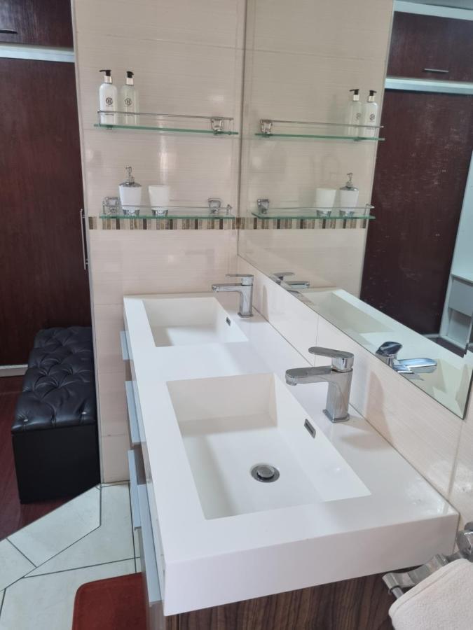 Апартаменты Lalela House Йоханнесбург Экстерьер фото