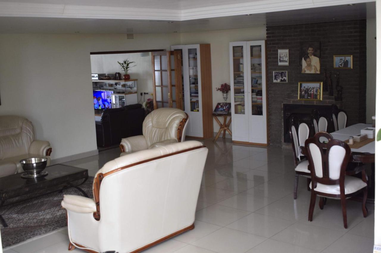Апартаменты Lalela House Йоханнесбург Экстерьер фото