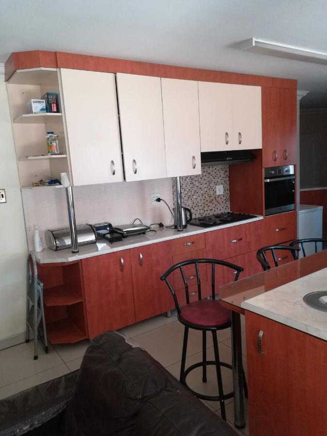 Апартаменты Lalela House Йоханнесбург Экстерьер фото