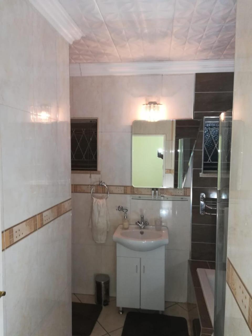 Апартаменты Lalela House Йоханнесбург Экстерьер фото