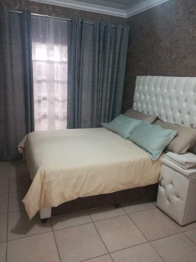 Апартаменты Lalela House Йоханнесбург Экстерьер фото